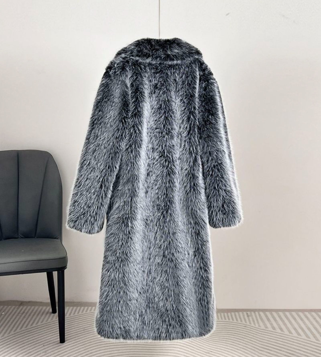 Luxuriöser langer Kunstfellmantel – Wärme und Eleganz für den Winter