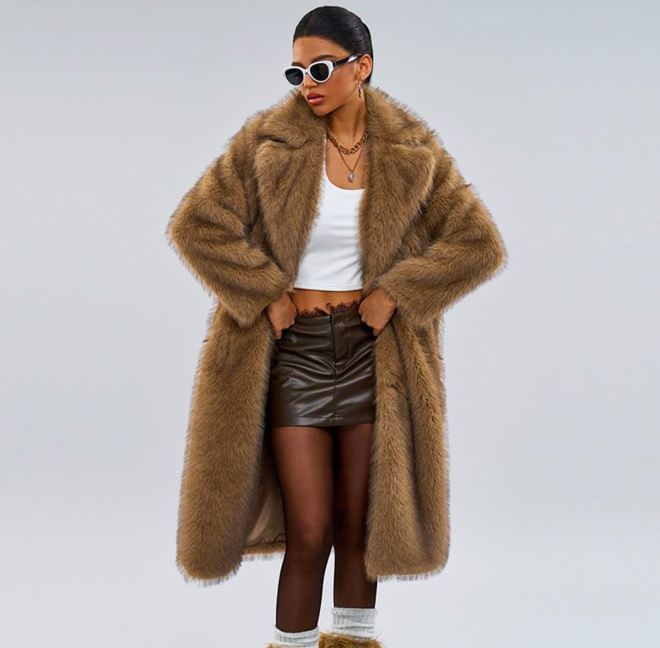 Luxuriöser langer Kunstfellmantel – Wärme und Eleganz für den Winter